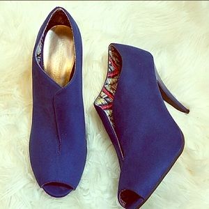 Donating 2/22 - Slit Front Christian Soriano Heels